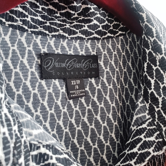 Cool Volcom Button Up Blouse VGUC Long Sleeve Collar Pattern Women’s - Picture 4 of 6